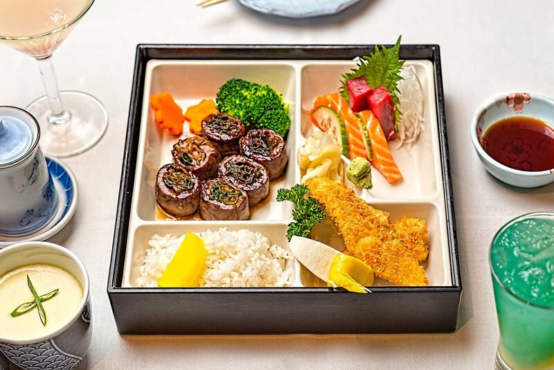 Combination meal with sushi, sashimi, rice and tempura